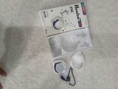 White Earbuds thumbnail 5