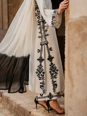 Stunning 3 Pcs Women's Stitched Embroidered Suit thumbnail 5