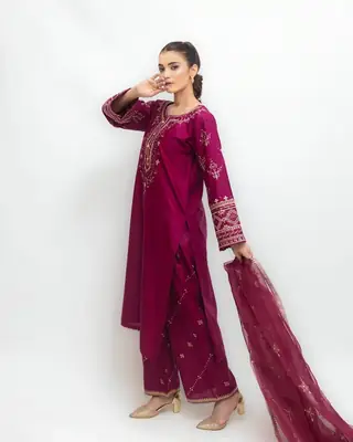 Stunning Pink Embroidered Arabic Lawn Suit - 3 Pcs Set thumbnail 1