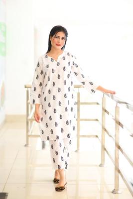 2 Pcs Women's Stitched Linen Block Printed Shirt And Trouser