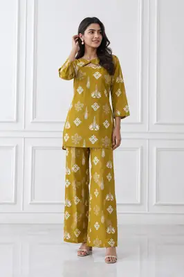 2 Pcs Women's Stitched Cotton Lawn Printed Co-Ord Set (Bangali)
