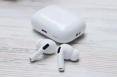 White Long-Lasting Battery With Fast Charge 2 Airpods