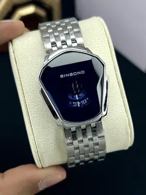 Women's Chic Everyday Design That Upgrades Any Outfit Watch 1 thumbnail 2