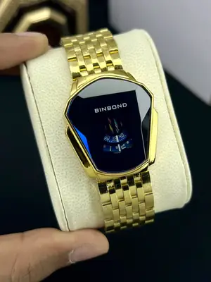 Women's Chic Everyday Design That Upgrades Any Outfit Watch 1 thumbnail 4
