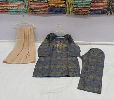 Turquoise Printed Linen 3-Piece Women Suit with Chiffon Dupatta thumbnail 4
