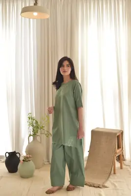 3 Pcs Women's Stitched Cotton Lawn Embroidered Suit thumbnail 4