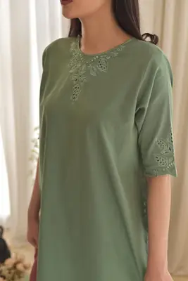 3 Pcs Women's Stitched Cotton Lawn Embroidered Suit thumbnail 6