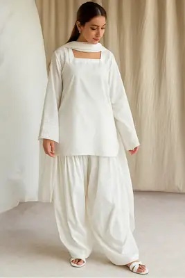 3 Pcs Women's Stitched Cotton Lawn Embroidered Suit