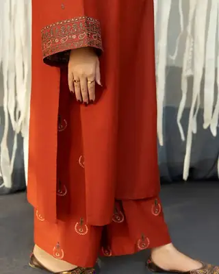 3 Pcs Women's Stitched Cotton Lawn Embroidered Suit thumbnail 2