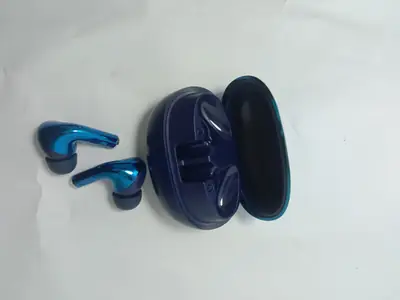 Blue Long-Lasting Battery With Fast Charge 4 Earbuds thumbnail 3