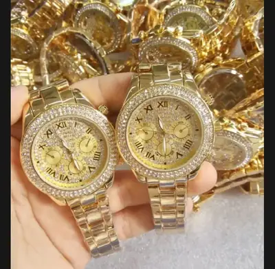 Luxury Golden Crystal Roman Dial Watch thumbnail 3