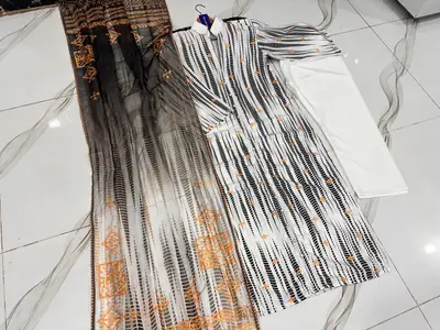 Stylish Printed Lawn Suit for Women - 2 Pcs Shirt and Trouser Set thumbnail 5