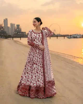 3 Pcs Women's Stitched Lawn Printed Maxi Suit