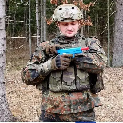 Boy's Plastic Toy Gun thumbnail 2