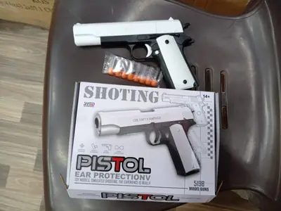 Boy's Plastic Toy Gun thumbnail 7