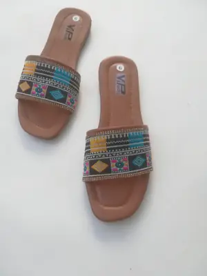 Women's Synthetic Leather Fancy Slippers thumbnail 2
