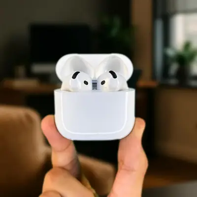 White AirPods Pro 4 with ANC thumbnail 2