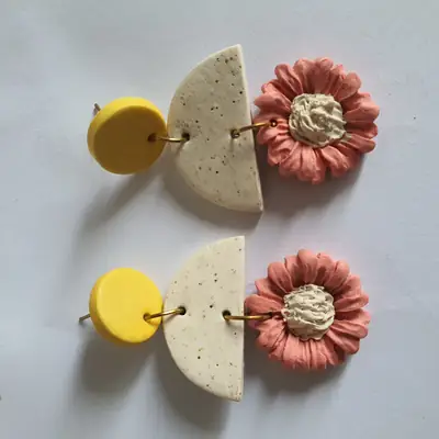 Stylish 2 Layered Dangling Earrings with Resin Plating - 2 Pcs in Green