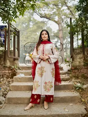 3 Pcs Women's Stitched Lawn Embroidered Suit