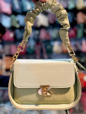 Scrunchie Handle Crossbody Bag with Chain - Premium PU Leather Shoulder Bag - Pieces: 1