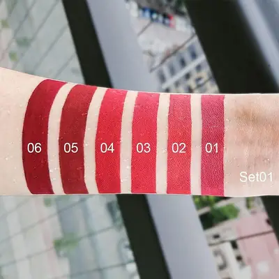 High Pigmented Lip Gloss thumbnail 4