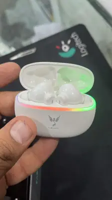 White Long-Lasting Battery With Fast Charge 4 Earbuds