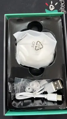 White Long-Lasting Battery With Fast Charge 4 Earbuds thumbnail 2