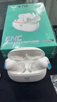 White Long-Lasting Battery With Fast Charge 4 Earbuds thumbnail 4