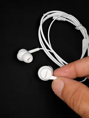 In-built Microphone Wired Earphones White thumbnail 2