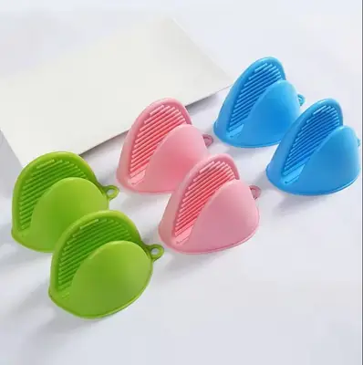 3 in 1 Kitchen & Cleaning Essential Bundle Set – Silicone Sink Splash Guard, Cleaning Gloves & Heat Resistant Pot Holders thumbnail 7