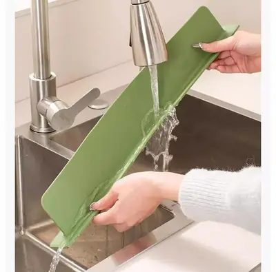3 in 1 Kitchen & Cleaning Essential Bundle Set – Silicone Sink Splash Guard, Cleaning Gloves & Heat Resistant Pot Holders thumbnail 8