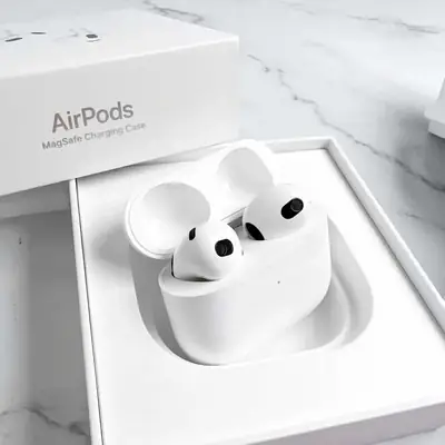 White Airpods thumbnail 2