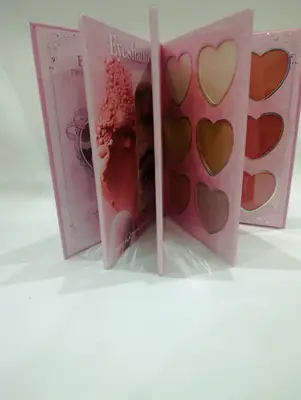 Matte & Glitter Makeup Kit thumbnail 3