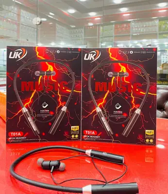 Black Long-Lasting Battery With Fast Charge Wireless Neckband