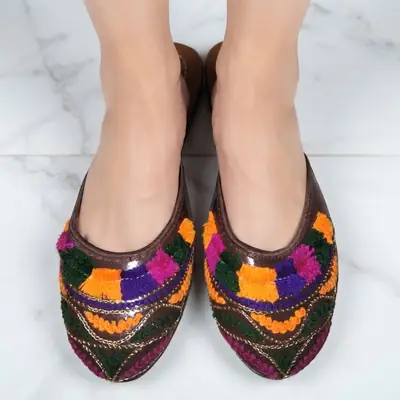 Stylish Women's Multicolor Thread Work Khussa - 1 Pair
