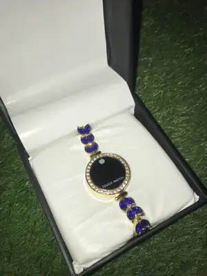 Women's Chic Everyday Design That Upgrades Any Outfit Watch 1 thumbnail 2