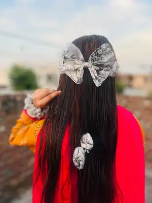 Medium Length 3 Tulip Hair Bow