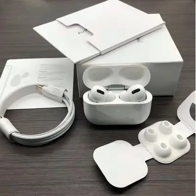 White Long-Lasting Battery With Fast Charge 12 Earbuds