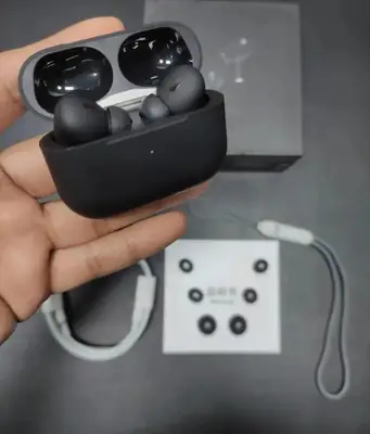 White Long-Lasting Battery With Fast Charge 12 Earbuds