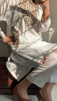 Women Linen 2-Piece Suit White Floral Embroidery Medium thumbnail 2