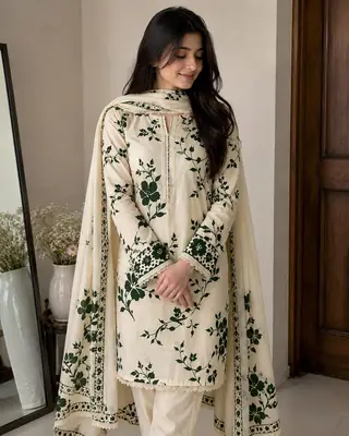 3 Pcs Women's Unstitched Printed Suit