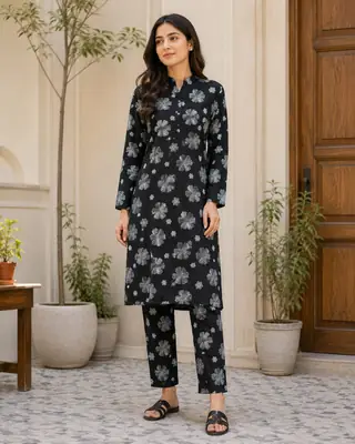 2 Pcs Women's Unstitched Printed Suit