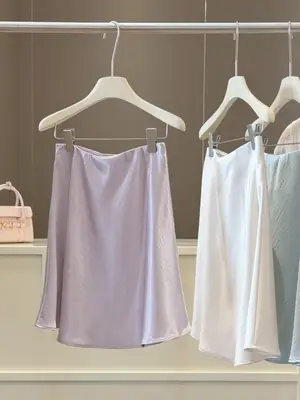 Elegant Satin Acetate Skirt for Women, Summer 2026, High-Waisted, Slimming, Drapey A-Line, Hip-Hugging Short Fishtail Skirt
