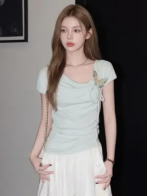 Light Blue Collarless Short-Sleeve T-Shirt with Exposed Collarbone, Summer Niche Style, Bow Tie Waist-Cinching Design, Stylish and Atmospheric Top