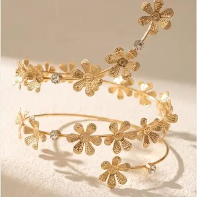 French Retro Gold Flower Open Arm Bracelet with Niche Design and Diamond Inlay, Women's Jewelry Accessories Wholesale