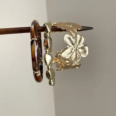 European and American Niche Design Floral Open Bracelet for Women, Light Luxury, High-End Feel, Versatile Metal Arm Ring Jewelry