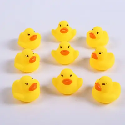 Bath and Water Play Little Yellow Duck Toy That Makes Noise, Duck Toy for Swimming Pool, Bathroom, Duck Toy for Milk Tea Shop, Small Gift