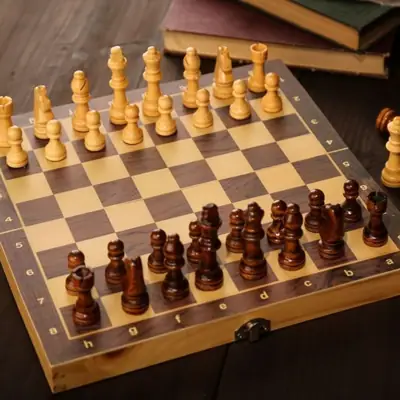 Chess Set Made of High-Quality Solid Wood, Foldable with Magnetic Attraction, Suitable for Beginners, Children, and Schools, Portable and Includes Go
