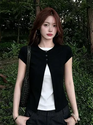Korean-Style Black Fake Two-Piece Short-Sleeve T-Shirt for Women, Summer 2026 New Design, Slim-Fit Short Top, Ins Style