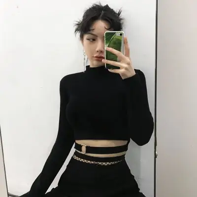 Black Navel-Baring Long Sleeve Top for Women